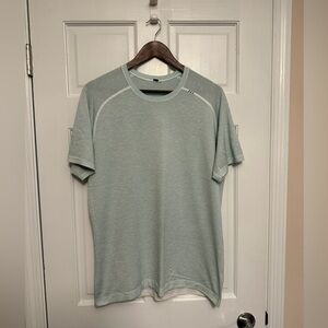 lululemon athletica Men's Metal Vent Tech Short Sleeve Shirt